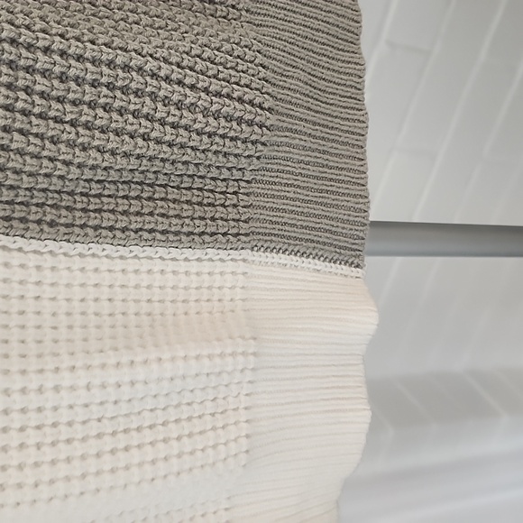 Colorblock Knit Top, Medium - Picture 5 of 7